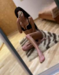 Проститутка-индивидуалка из Киева Дина с 2 размером груди