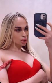 Индивидуалка-проститутка из Киева Ева - трансдевушка  предлагающая окончание на грудь